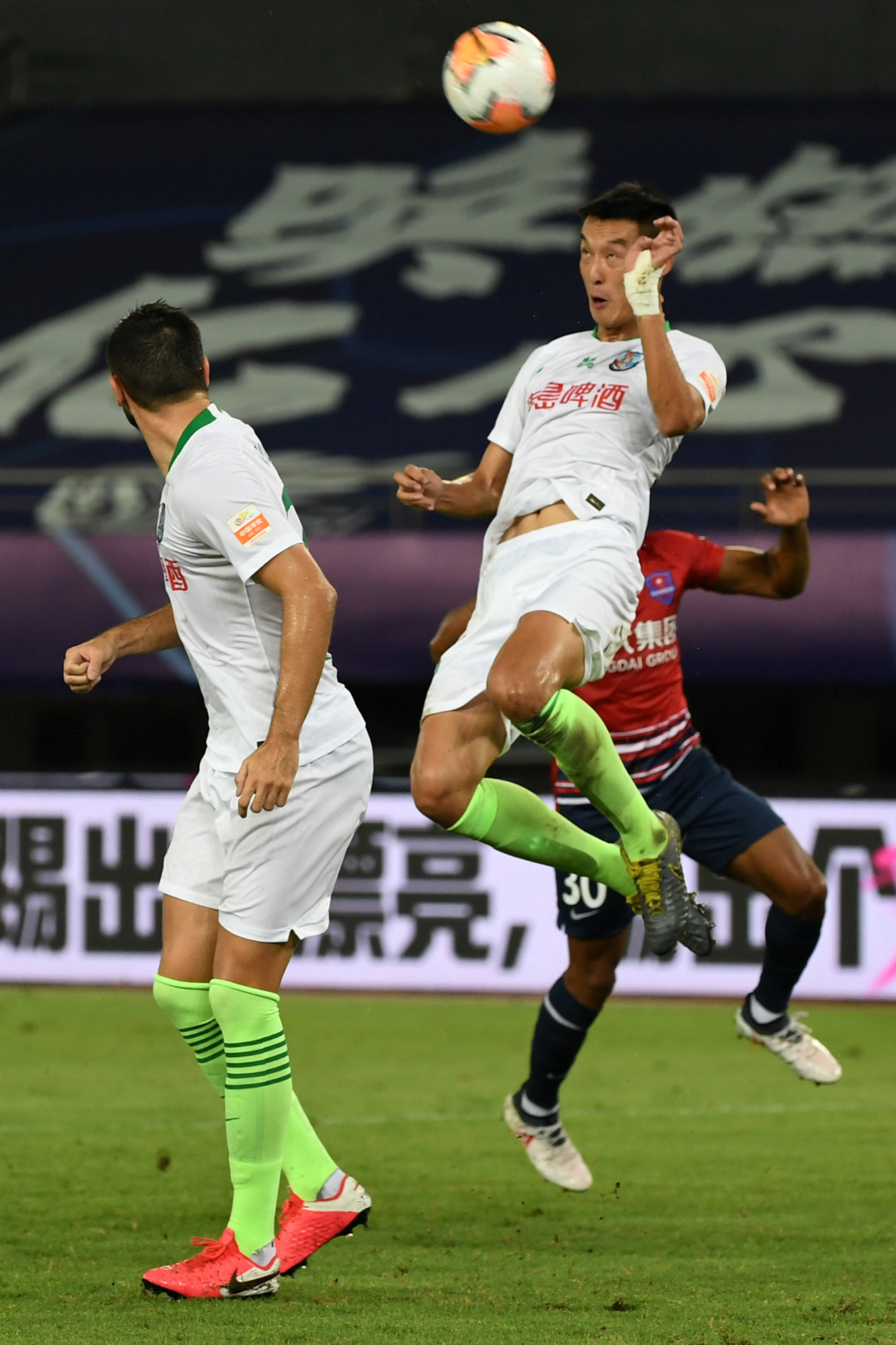 重庆当代难得齐齐哈尔，全队备战冲击胜利