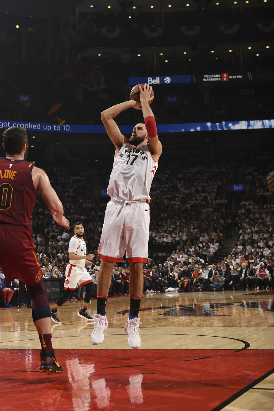 包含猛龙客场逆转哈德威特分力挽狂澜的词条