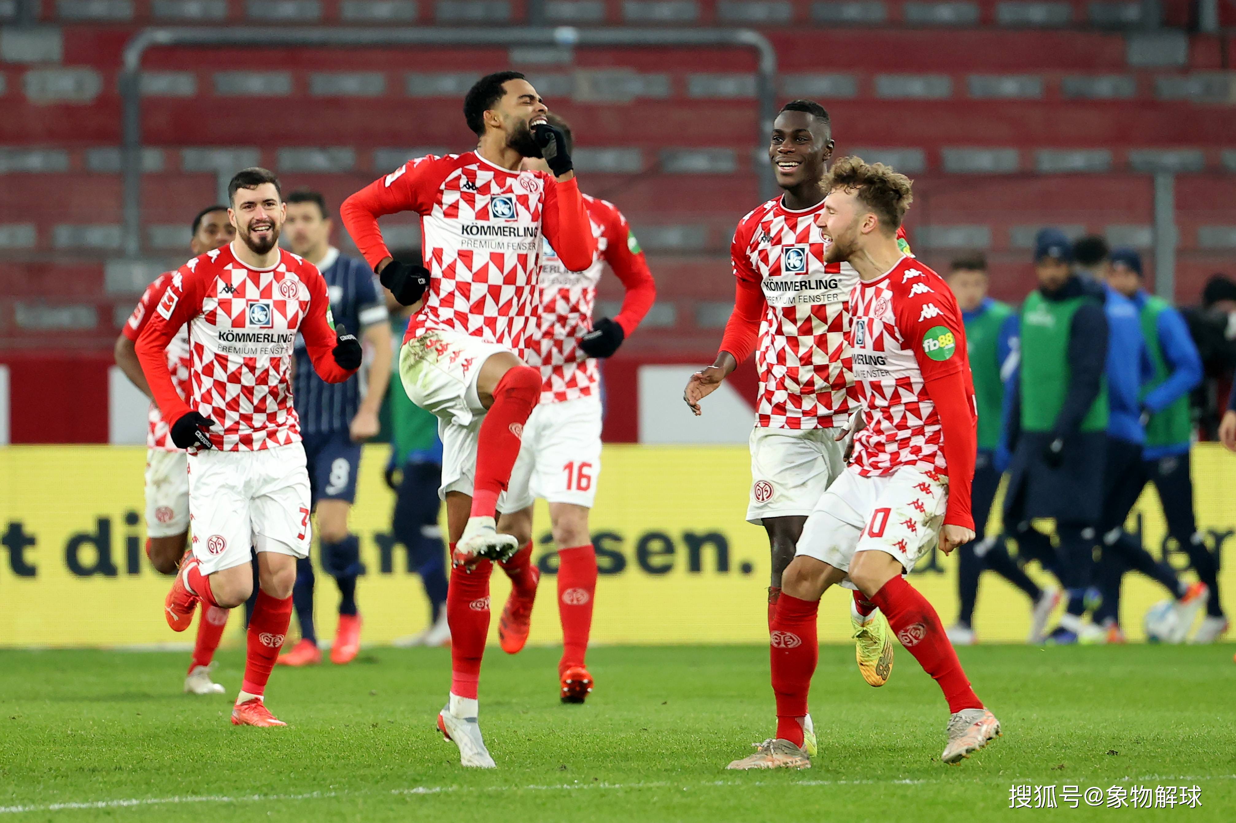 沃尔夫斯堡主场大胜奥格斯堡，保持领先优势的简单介绍