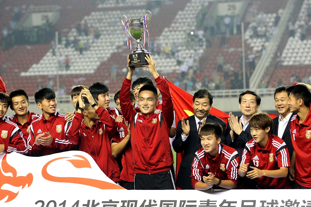 体育赛事中，队伍表现出色获得胜利