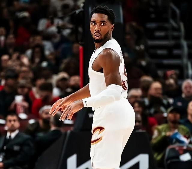 关于米切尔复出首战，76人状态火爆，复出首战轰40分成为焦点！的信息