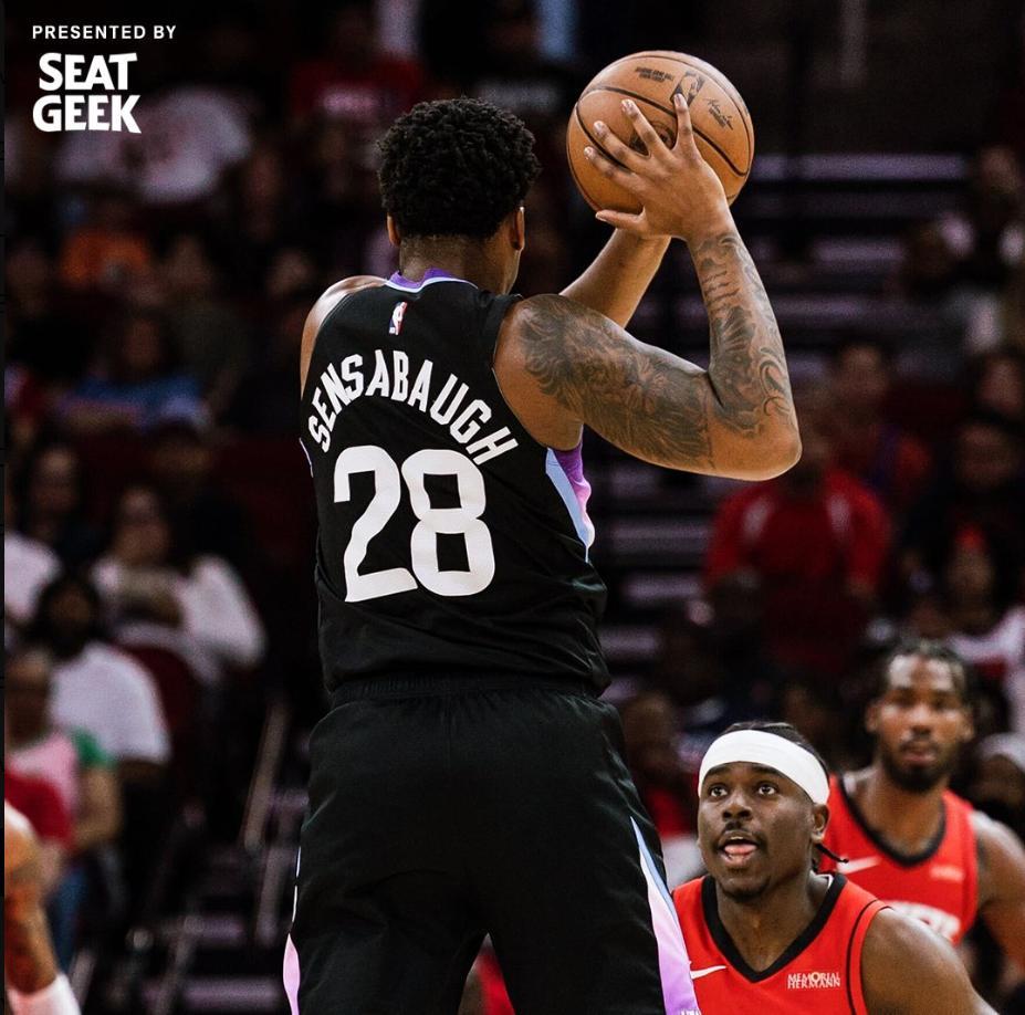 包含爵士狂砍雄鹿分，格林迎来新赛季高光！的词条