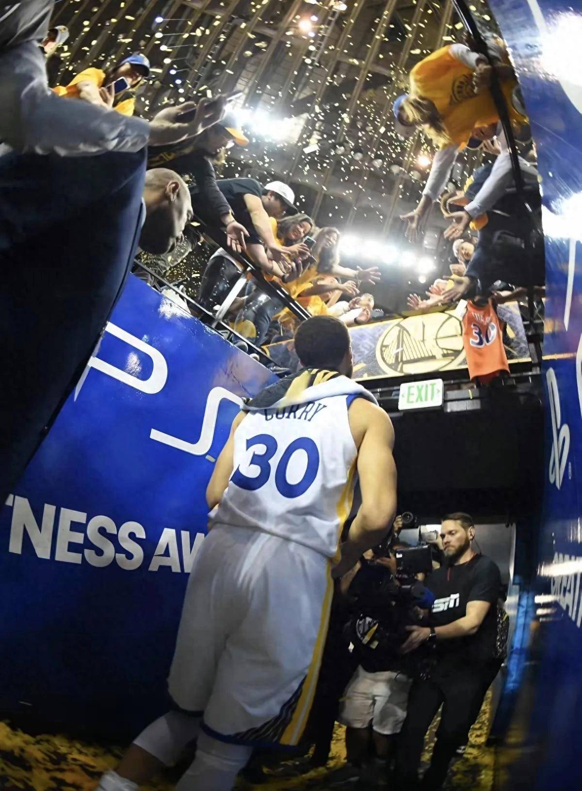 包含威金斯陷入低谷，狂砍50分连败，湖人球队命运悬念！的词条