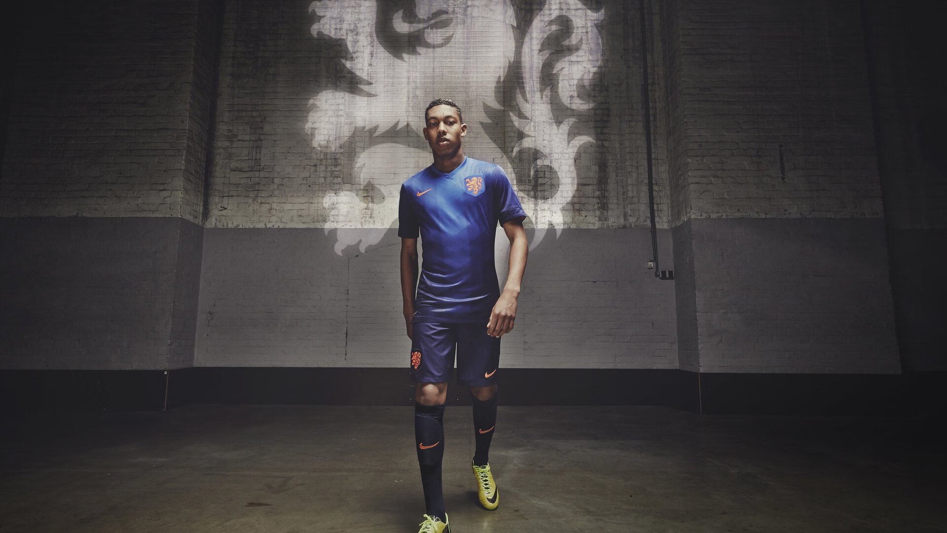 败北引爆全场！，TheShy意外战胜MAD引发球迷热议