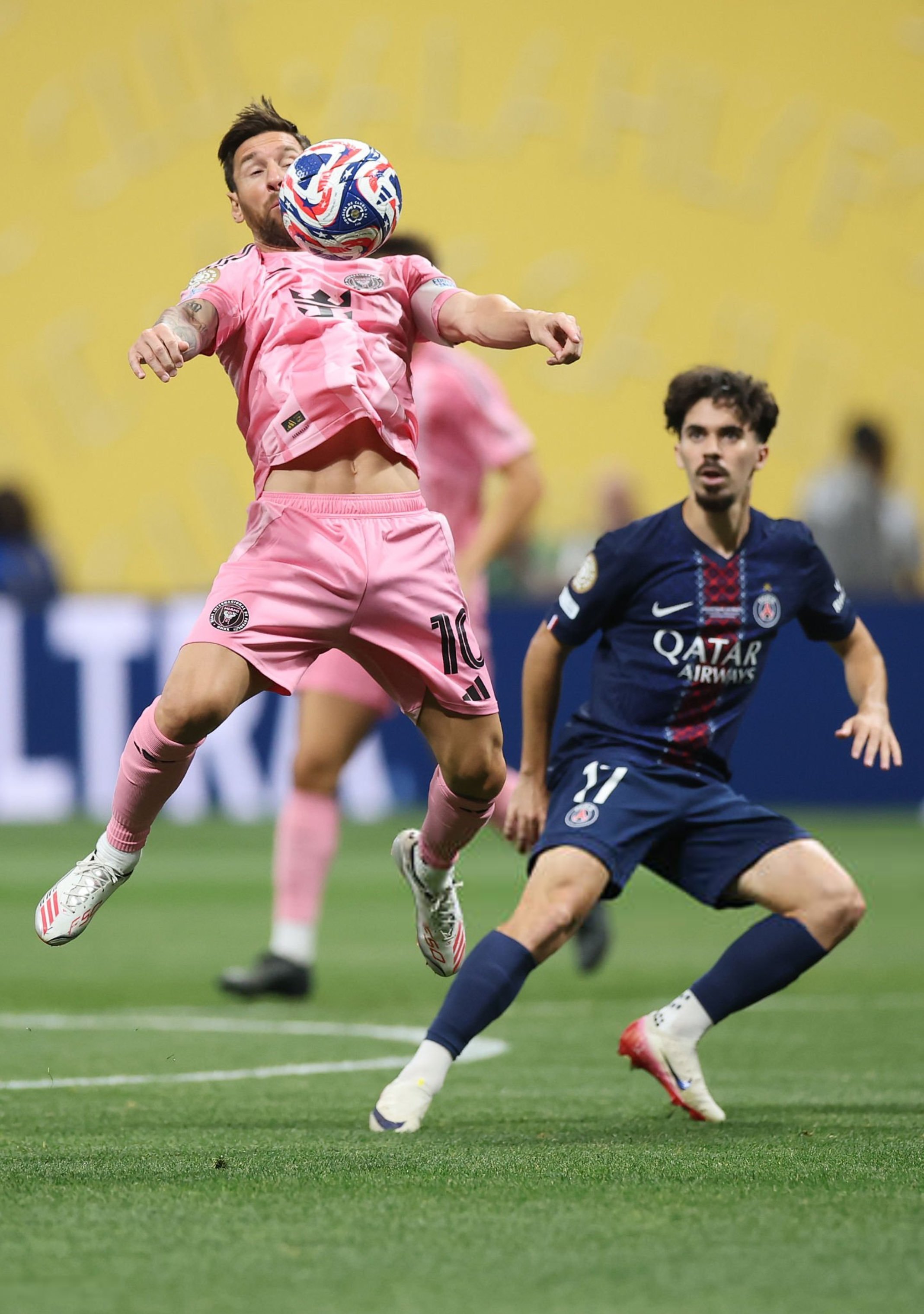 又见绝平！巴塞罗那与曼联鏖战至终场，梅西读秒救主(巴塞罗那vs比利亚雷亚尔)